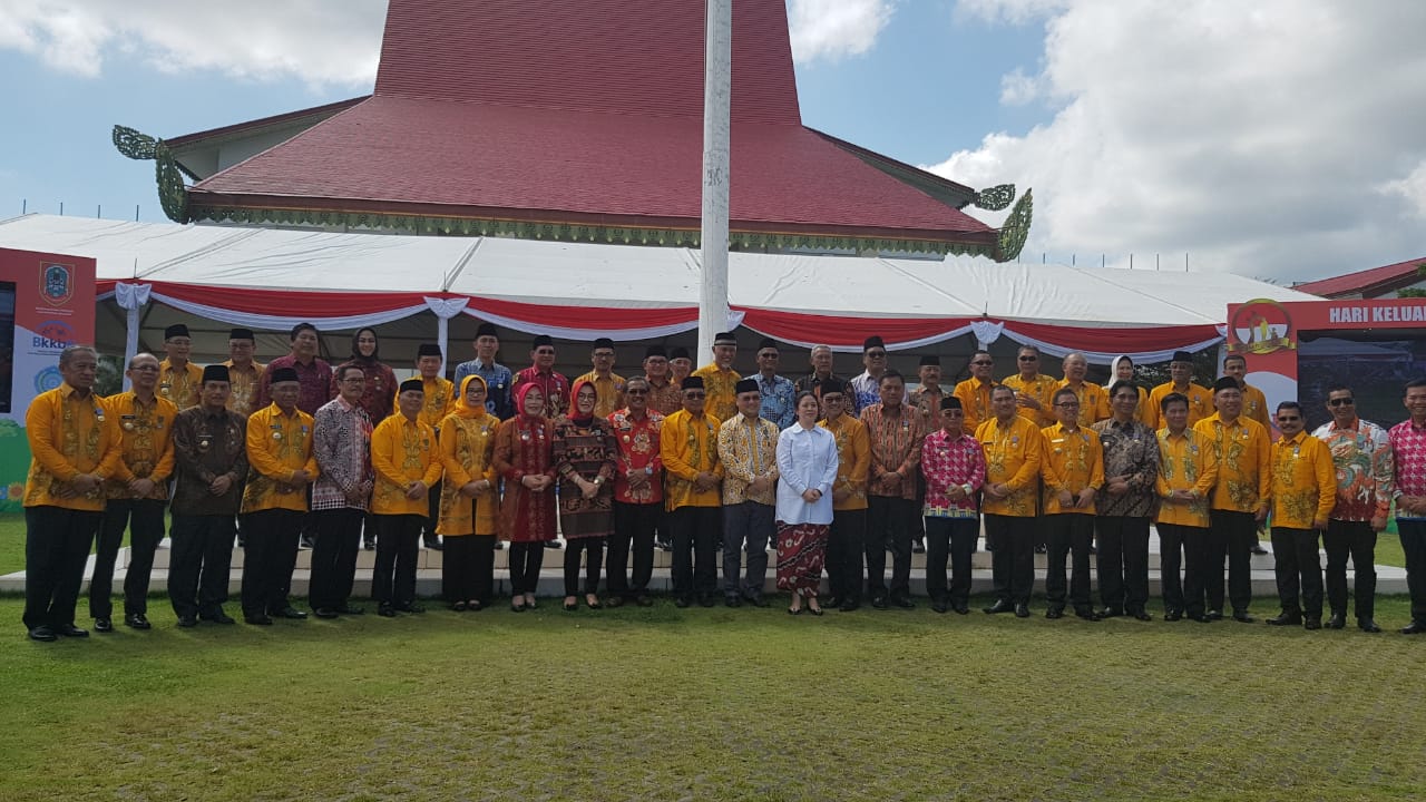 Dinilai Dukung KKBPK, Bupati Sergai Raih Penghargaan Satyalancana Pembangunan dari Presiden RI