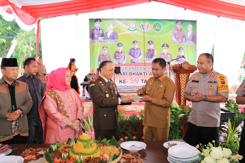 Hadiri Hari Bhakti Adhyaksa Ke-59, Wabup Darma Wijaya Harap Tingkatkan Sinergitas Dengan Kejari