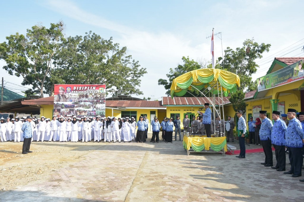 95 Orang Bidan-PTT  Terima SK CPNS Dalam Rangkaian Upacara HKN di Sergai