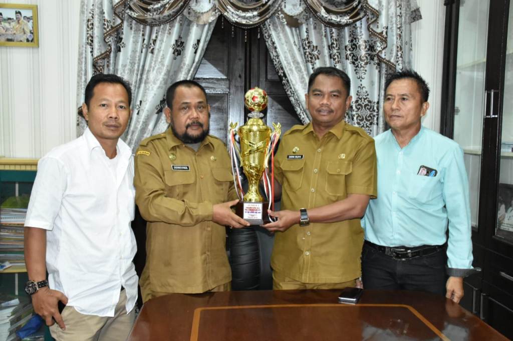 Wabup Sergai Apresiasi Kemenangan PS Sergai U-16 Boyong Piala Bupati Langkat