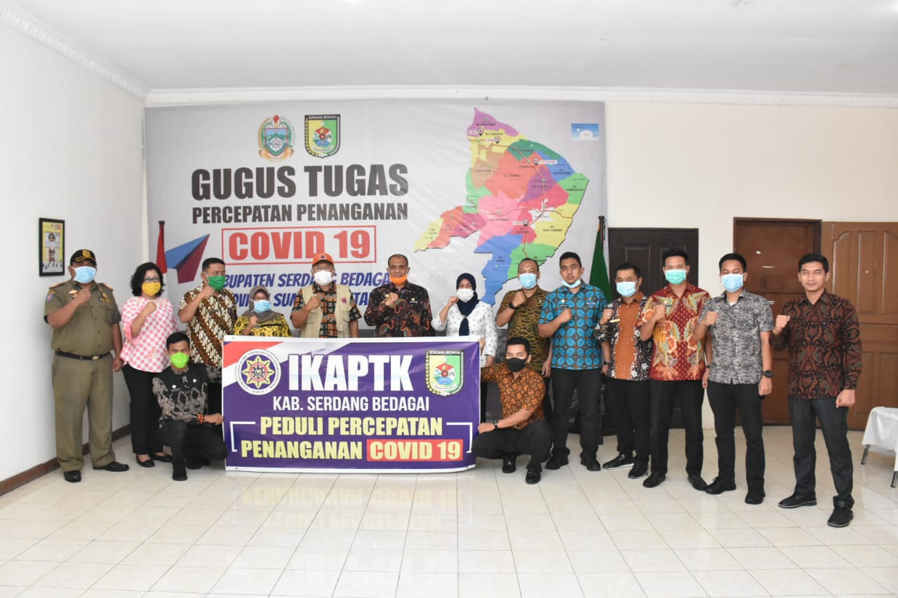 Posko Gugus Tugas Terima Bantuan Alat Kebersihan dari IKAPTK