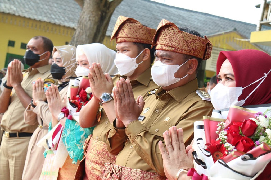 Hari Pertama Kerja Pasca Dilantik, Bupati dan Wabup Sergai Gelar Rapat Koordinasi