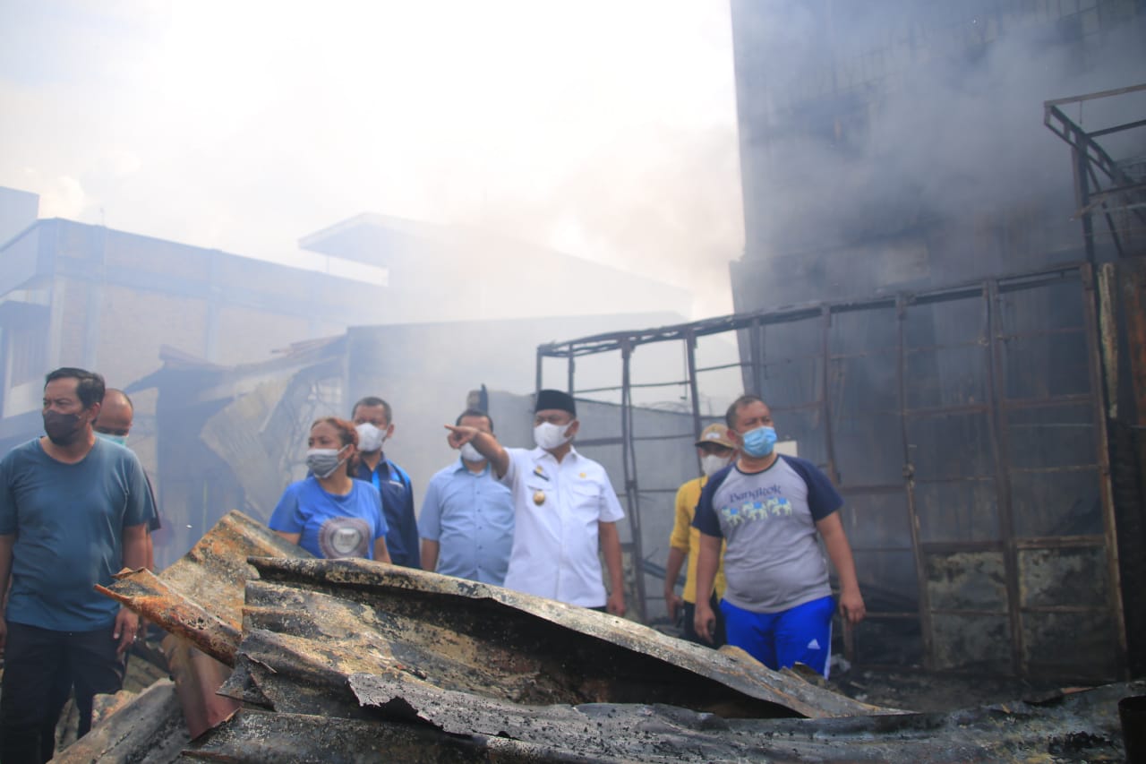 Bupati Sergai Tinjau Lokasi Kebakaran di Pasar Lama Perbaungan