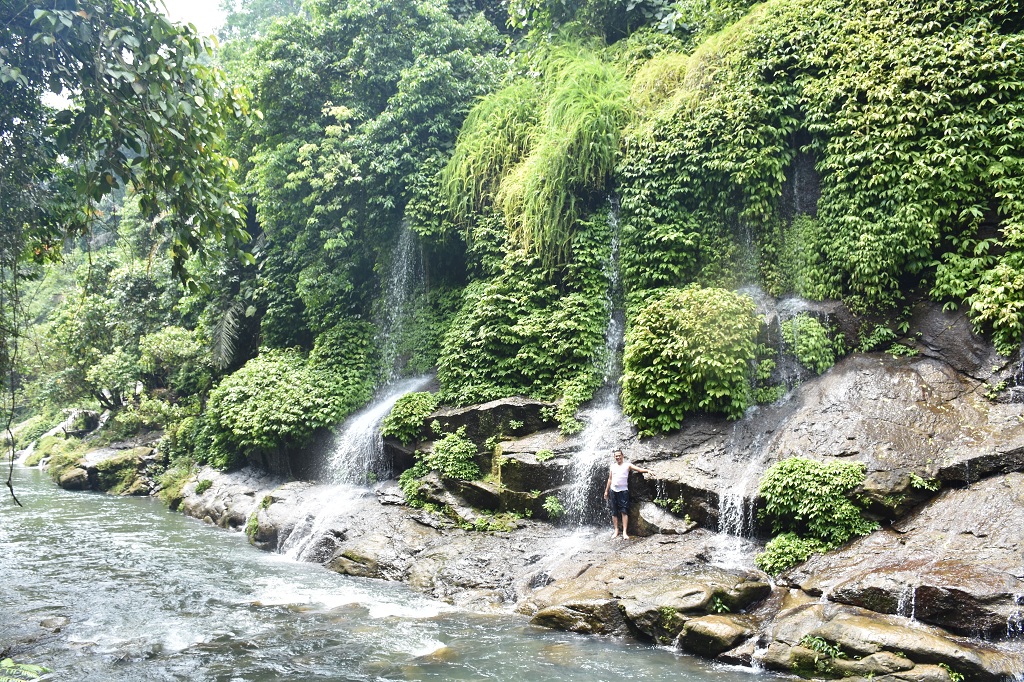 Hujan-hujanan di Air Terjun Simarudan-udan