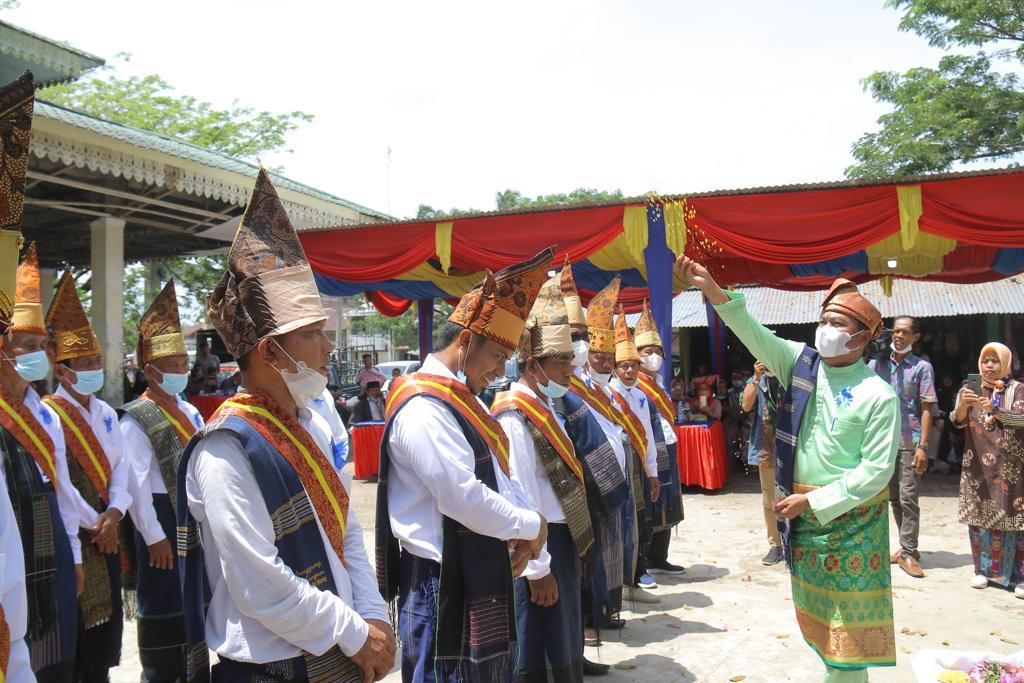 Bupati Sergai Hadiri Penabalan 16 Penghulu Adat Kerajaan Negeri Padang