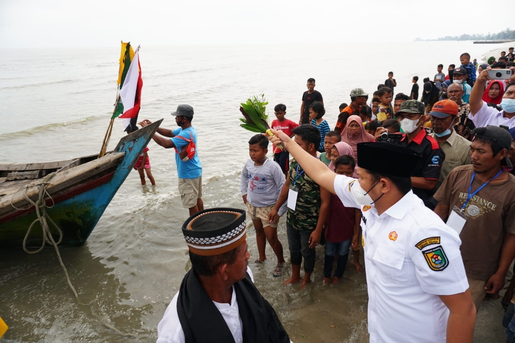 Wabup Sergai Hadiri Acara Adat Jamu Laut