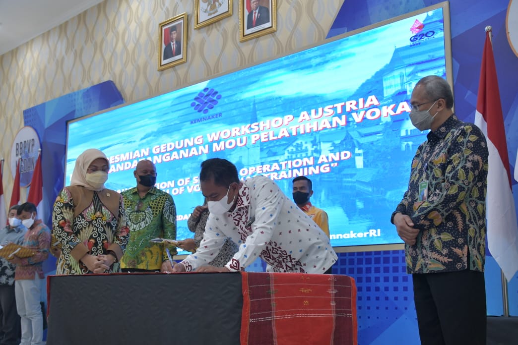 Bupati Sergai Tandatangani MoU Peningkatan Kualitas SDM