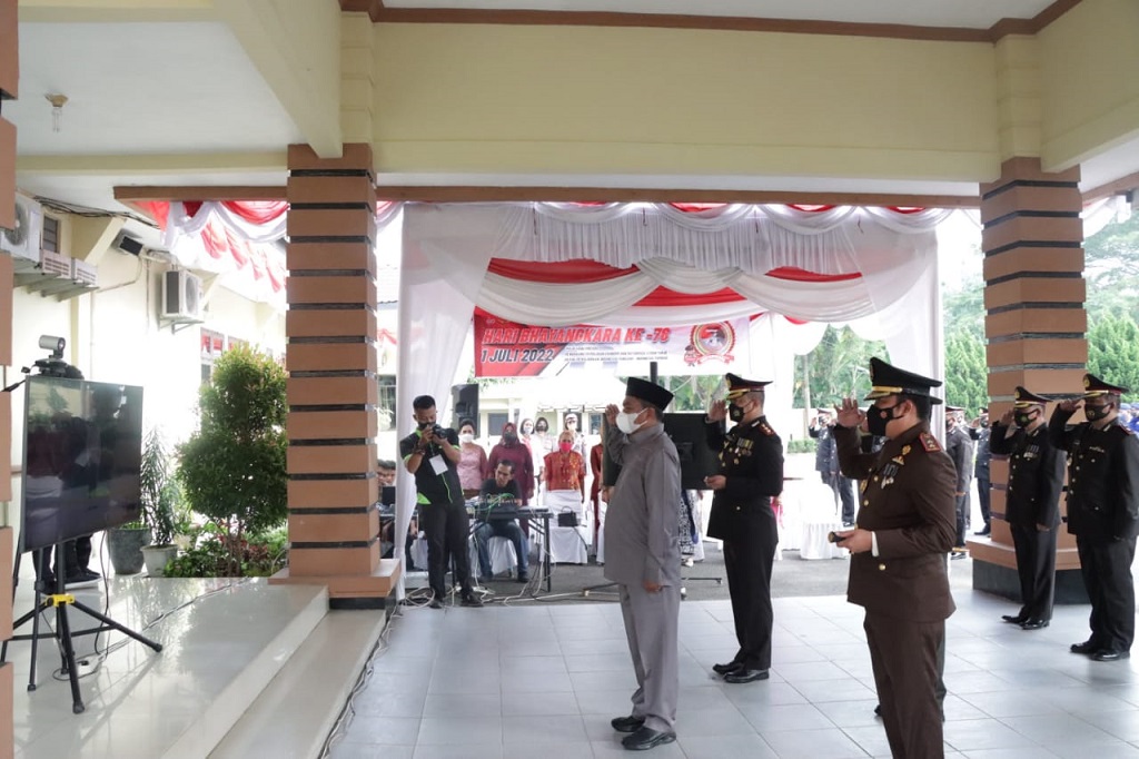 Hadiri HUT Bhayangkara ke-76, Bupati Sergai : “ Jadilah Pengayom Masyarakat dan  Makin Presisi “