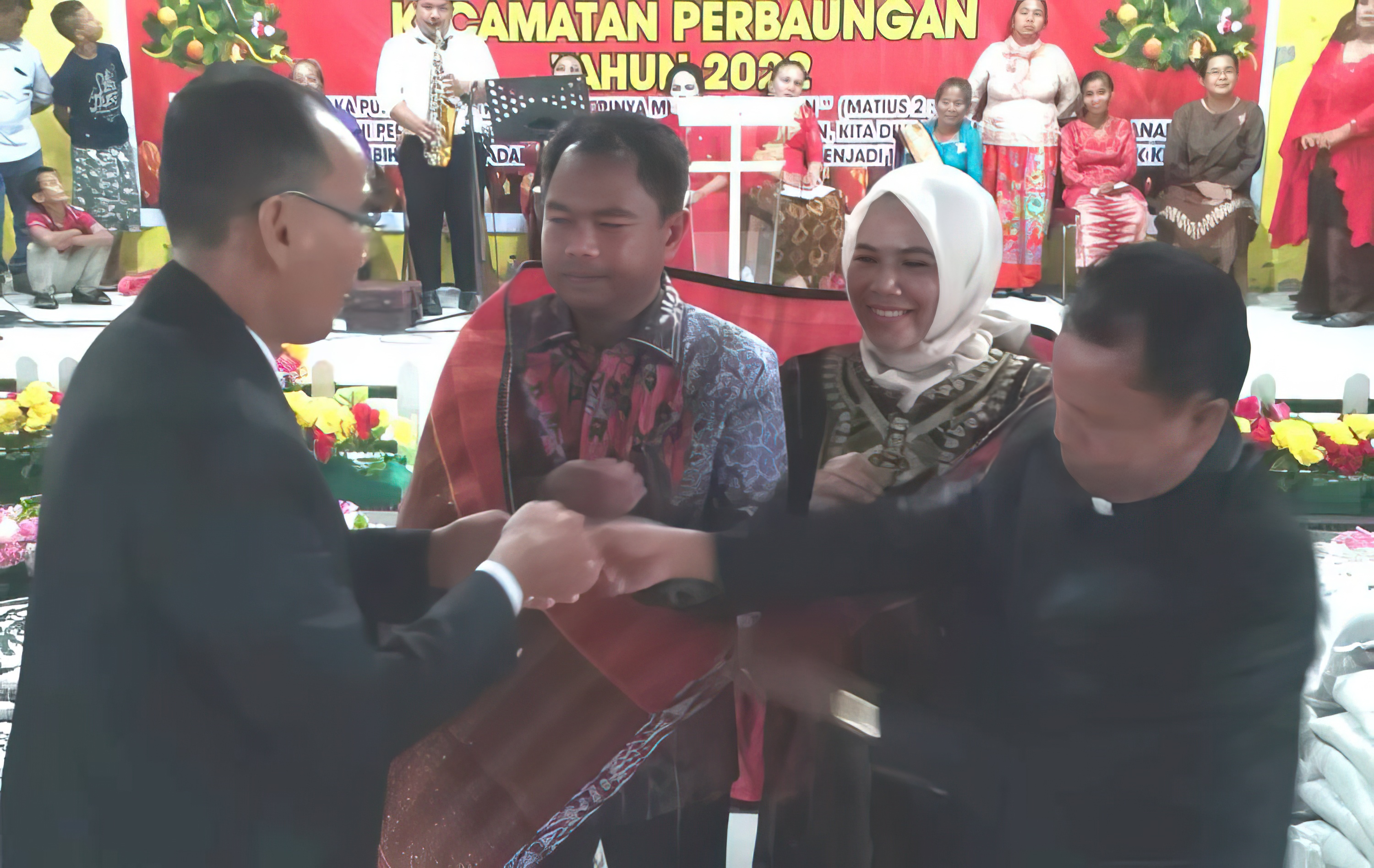 Hadir di Perayaan Natal Kecamatan Perbaungan, Bupati Sergai Diulosi Para Pendeta