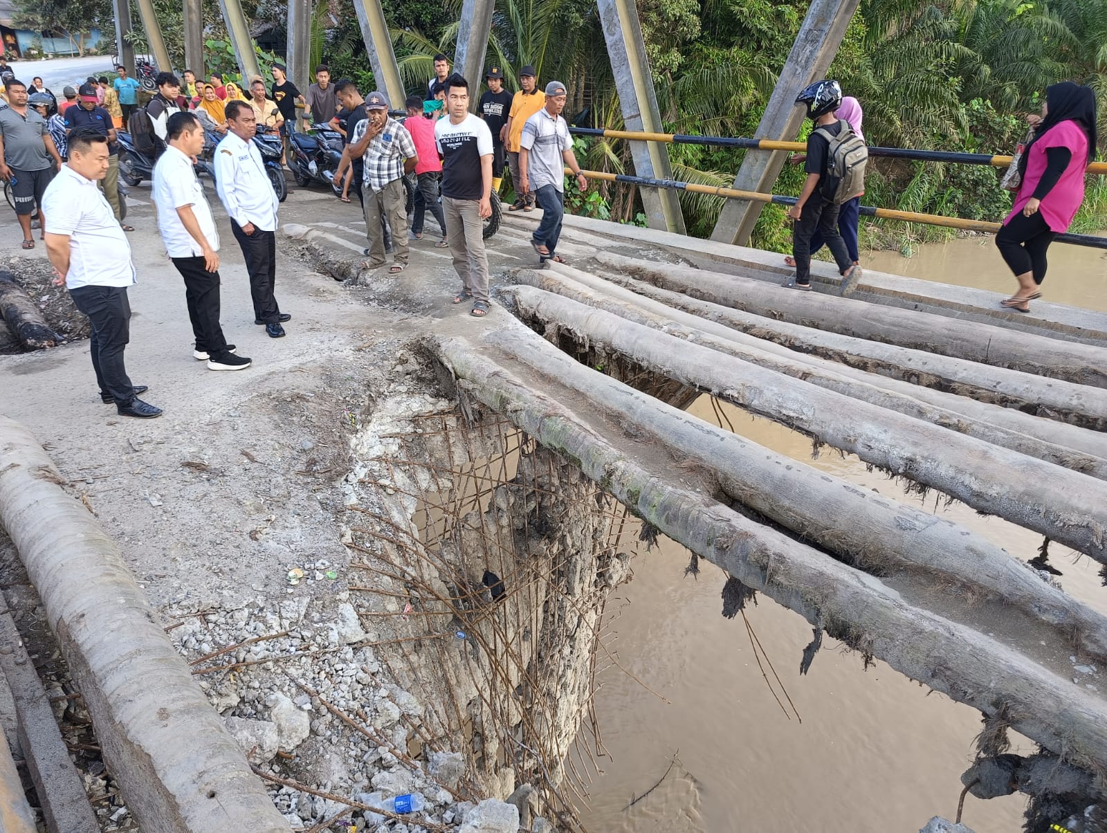 Kadis PUTR Sergai : “Tahun ini Dijadwalkan Perbaikan Jembatan Titi Besi di Serbajadi”