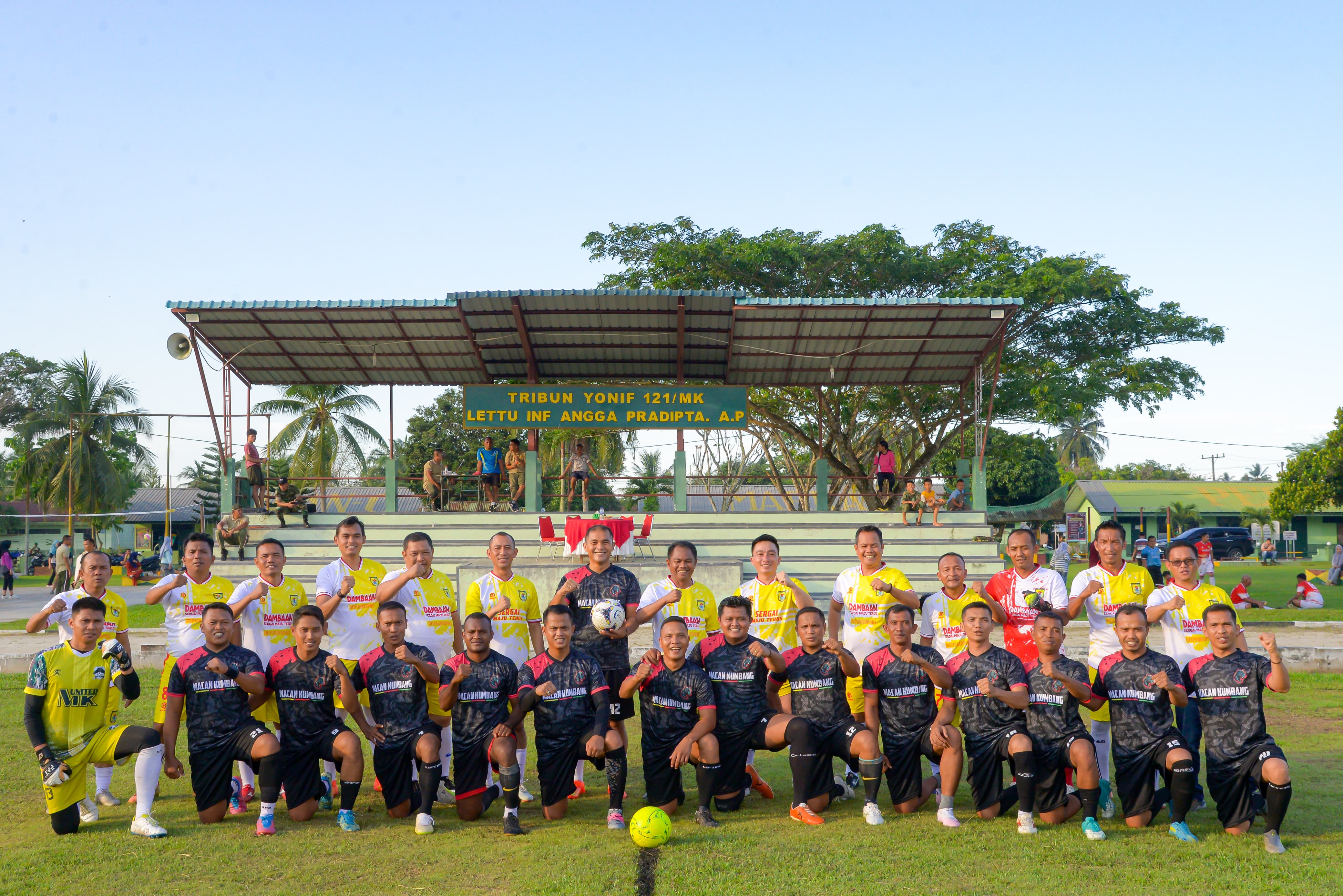 Tingkatkan Silaturahmi dan Sinergi, Bupati Sergai Ikuti Laga Persahabatan Lawan FC Legend Macan Kumbang