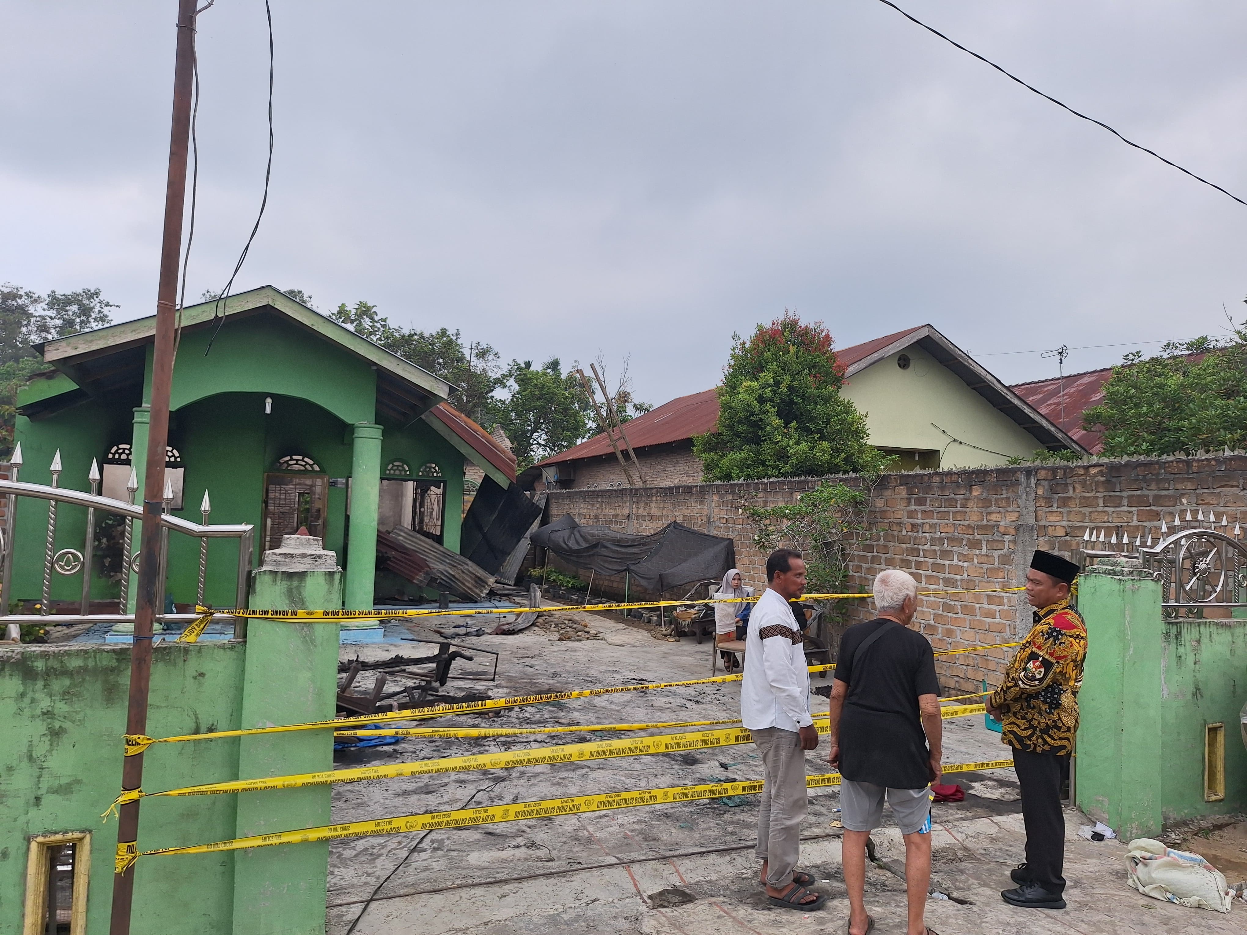 Bupati Sergai Tinjau dan Berikan Bantuan ke Korban Kebakaran