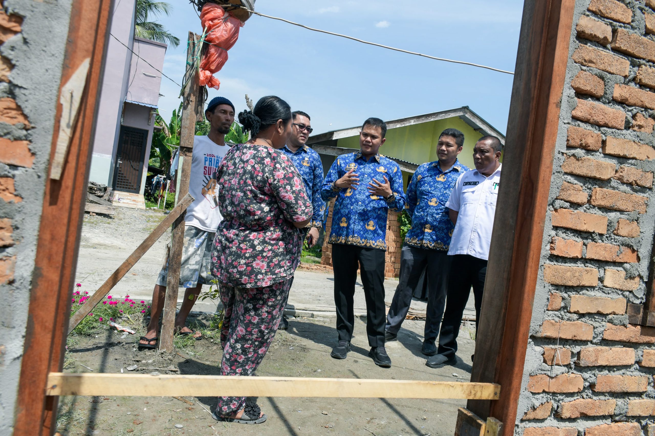 Tinjau Bedah RLTH, Wabup Adlin Tambunan Harap Rumah Baru Beri Kenyamanan dan Kebahagiaan