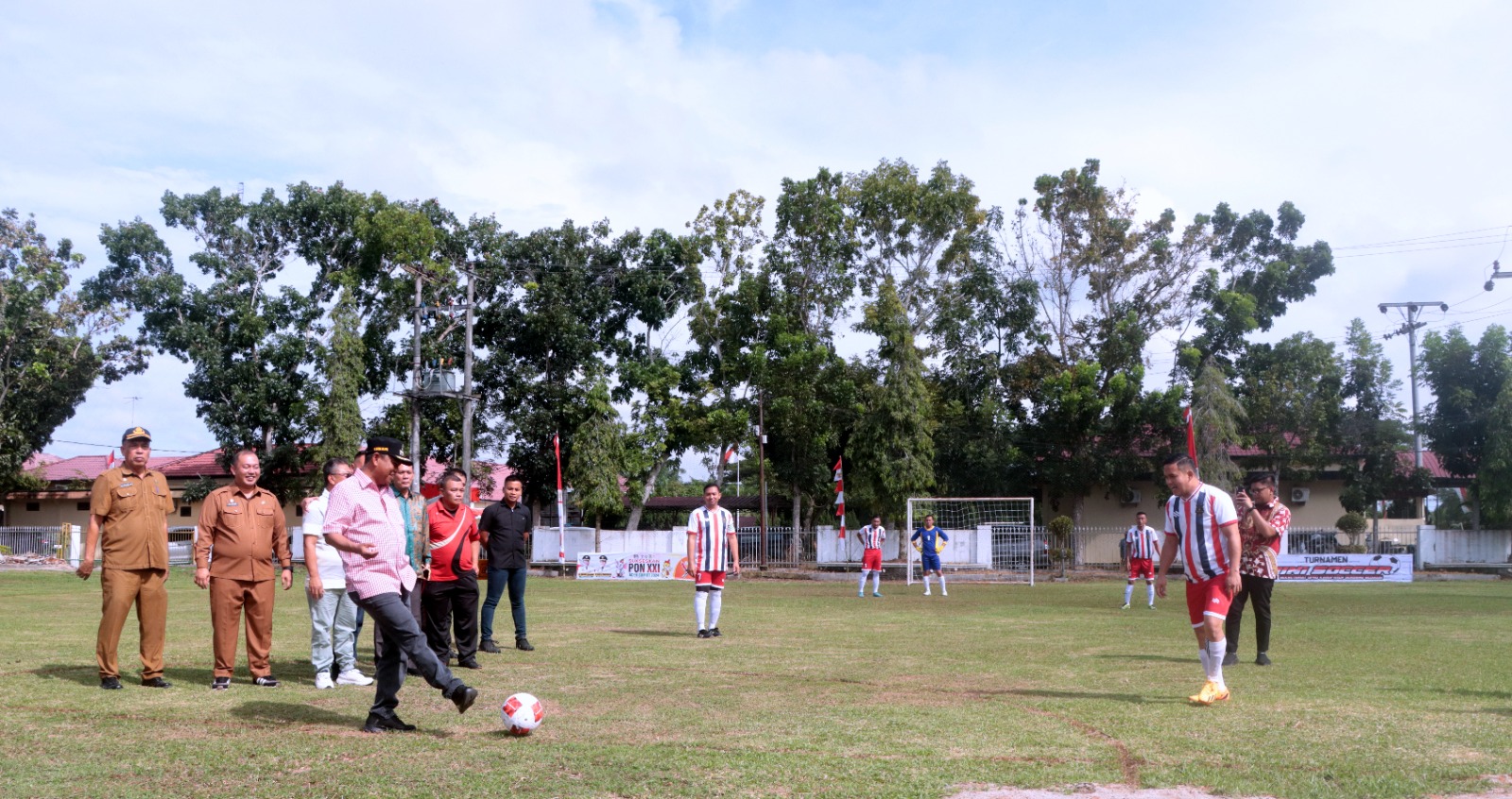 Semarakkan HUT RI, Bupati Sergai Buka Turnamen Mini Soccer diikuti 16 Tim