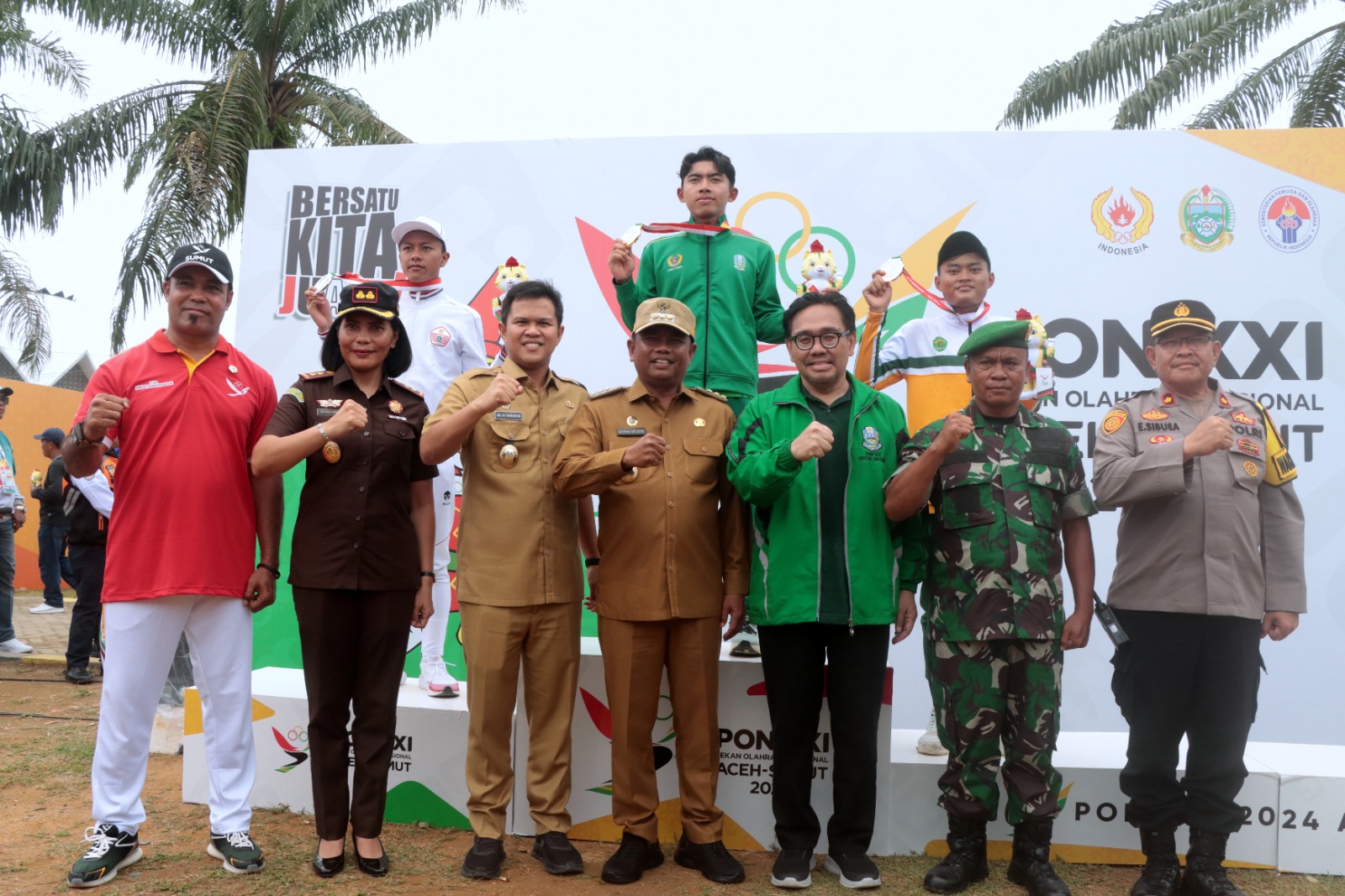 PON XXI Aceh-Sumut di Sergai, Bupati dan Wabup Serahkan Medali Pemenang Balap Sepeda ITT