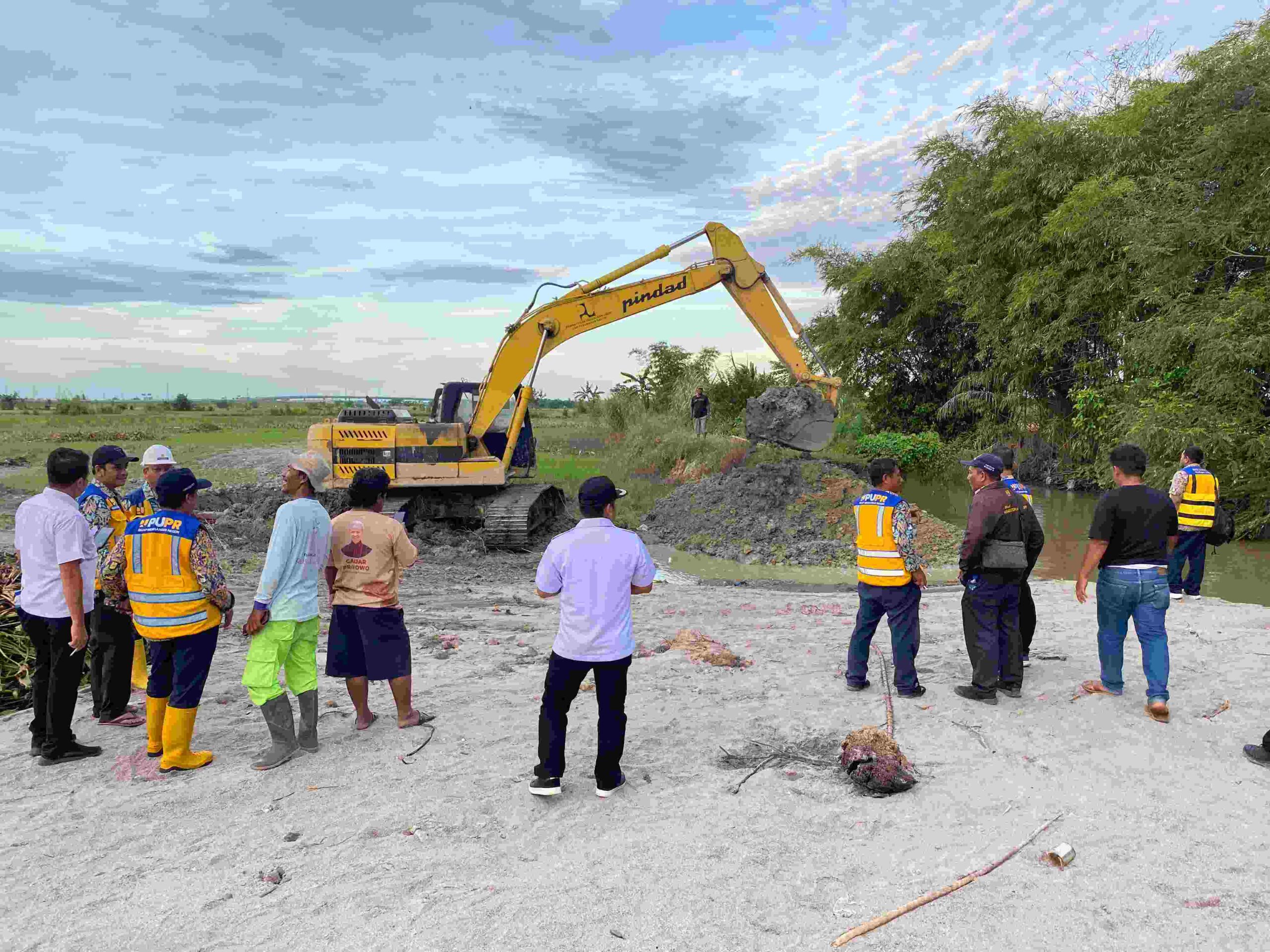 Pjs. Bupati Sergai Tinjau Tanggul Jebol di Sungai Sei Putih, Upaya Pembangunan Bronjong Diusulkan Tahun Depan