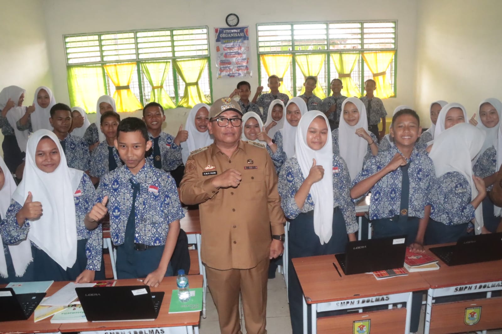 Berbagi Kenangan dan Motivasi, Pjs. Bupati Sergai Kunjungi SMPN 1 Dolok Masihul